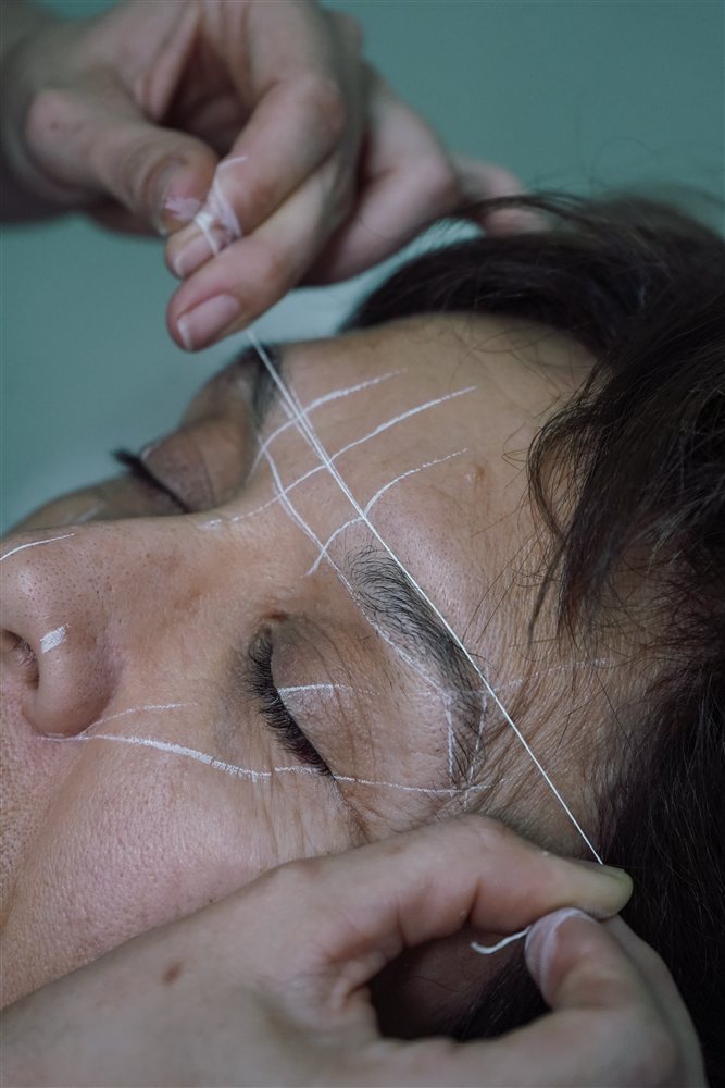 Diseño de cejas en Clínica María de Felipe